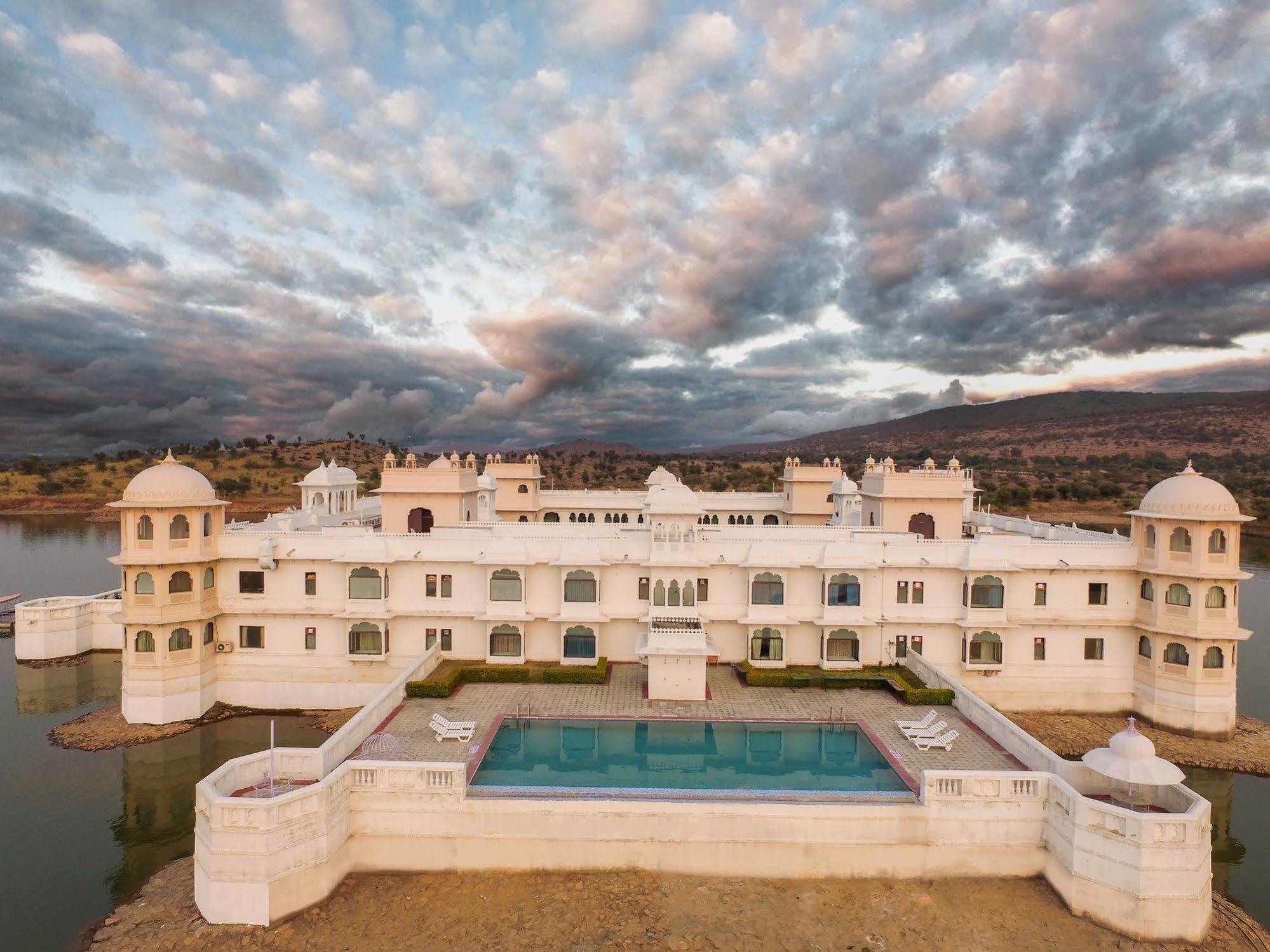 Juesta Lake Nahargarh Palace, Chittorgarh Pārsoli 외부 사진